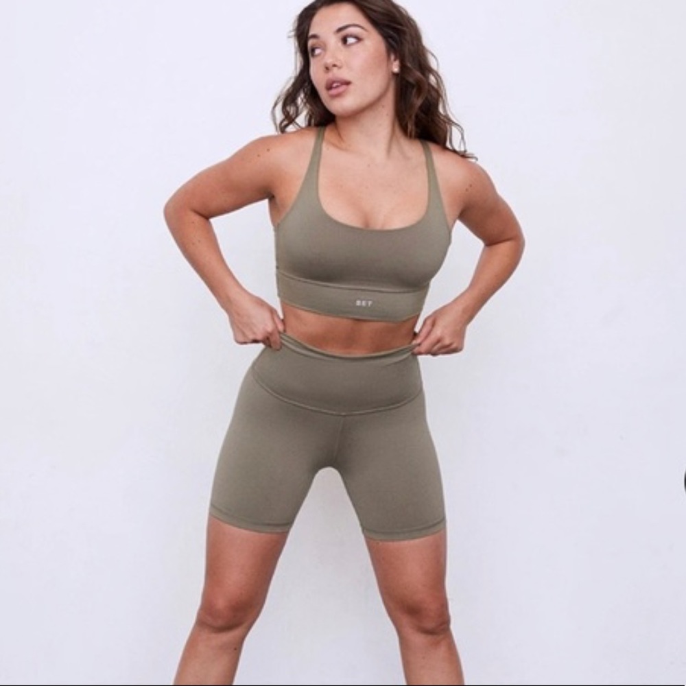 SET ACTIVE LUXFORM Sage Biker Shorts